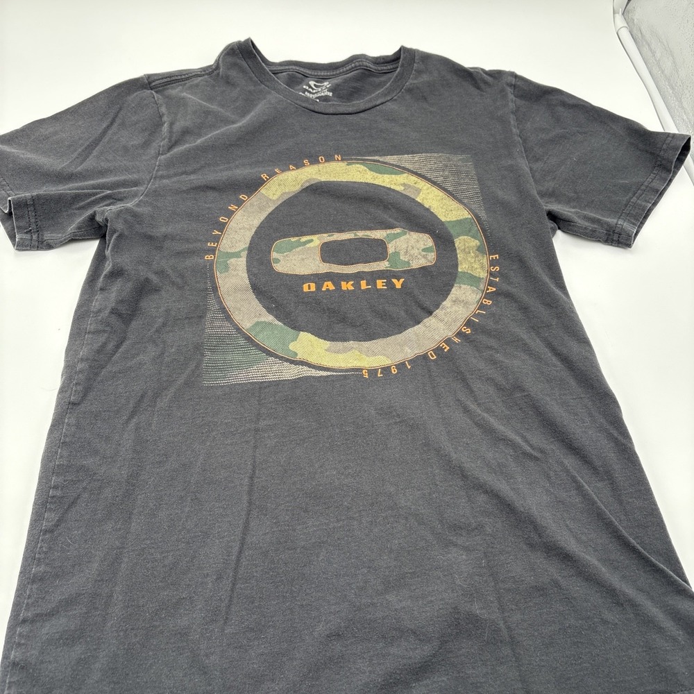 Oakley Beyond Reason T-shirt Mens Size Small Camouflage‎ Exclusively For Buckle
